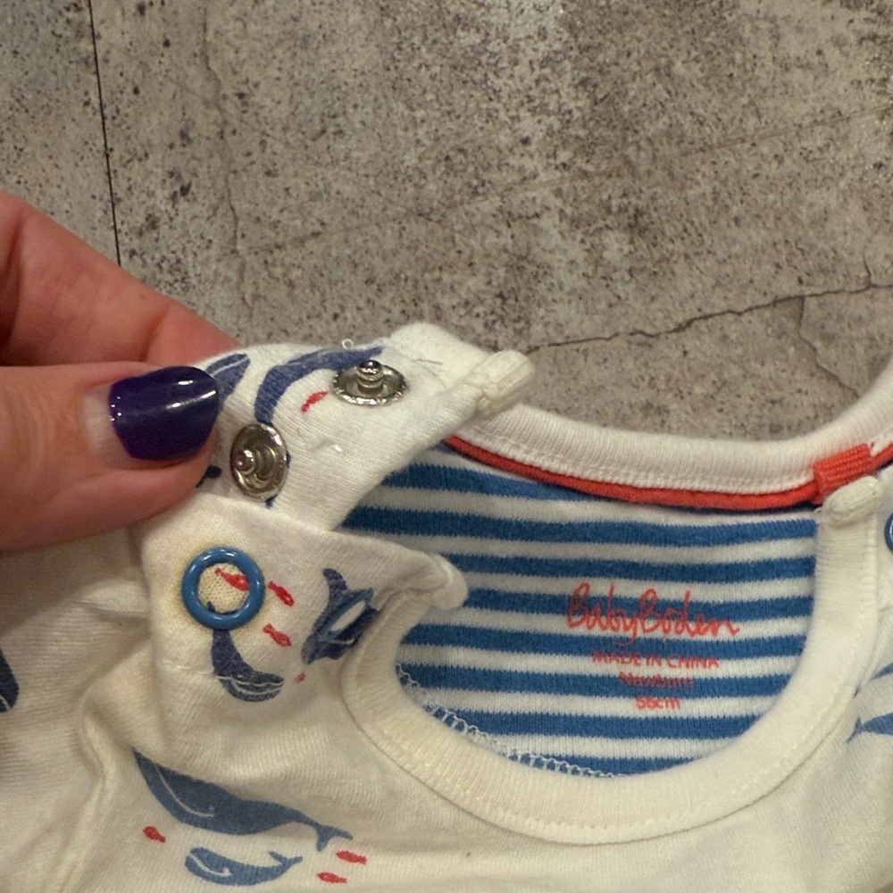 Baby Boden Shorts Romper with whales - Picture 4 of 6